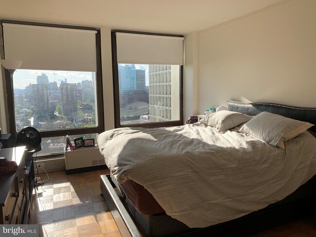 Building Photo - 220 Locust St