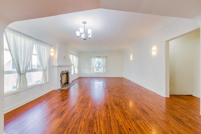 Building Photo - 1327 S Rimpau Blvd