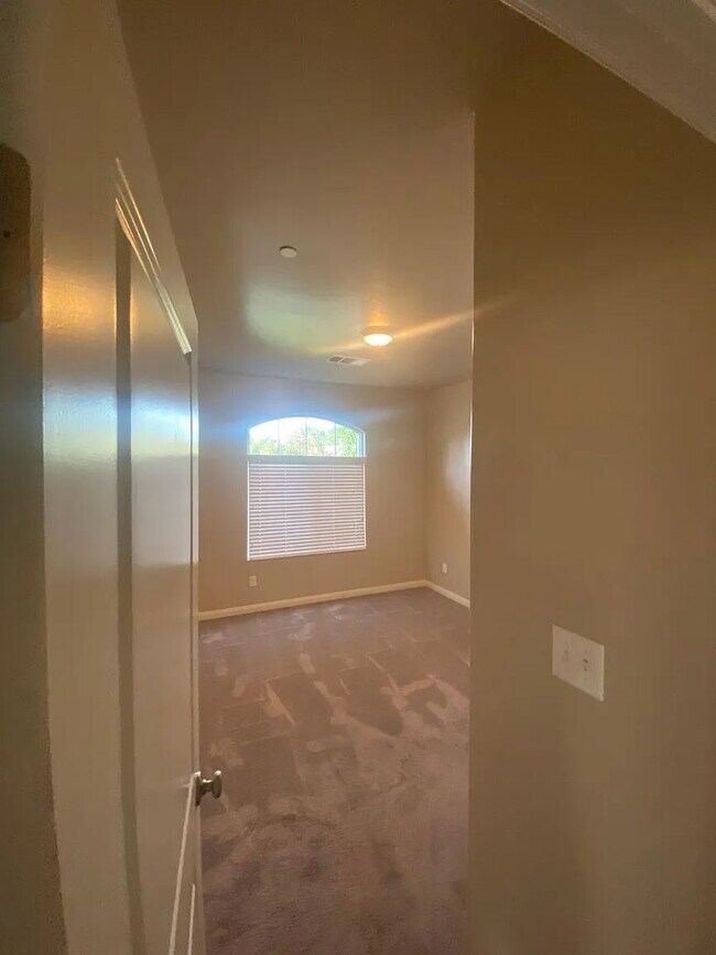 Building Photo - "Experience Spacious Living: 3-Bed Oasis with 4 Full & 5 Half Baths in Idyllwild!"