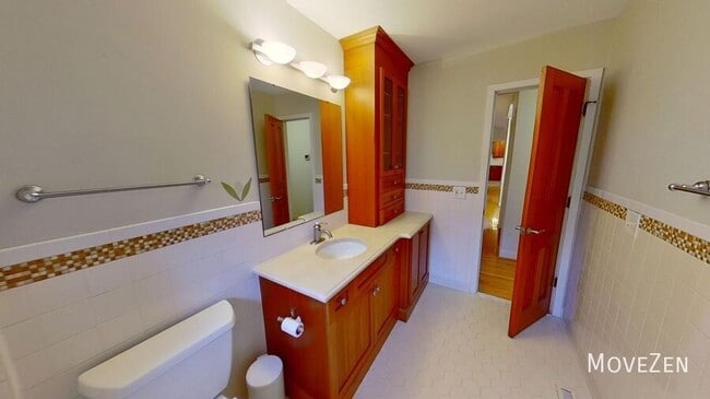 Building Photo - 2323 Ridgefield Dr