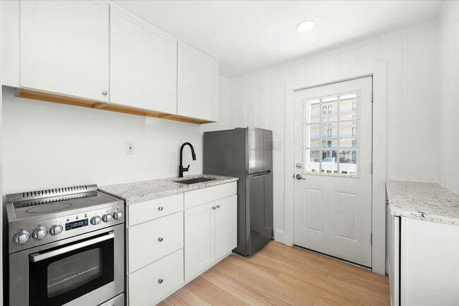 Building Photo - 11 43rd St