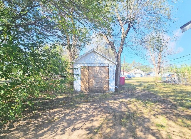 Building Photo - Beautiful 2 Bedroom 1 Bath