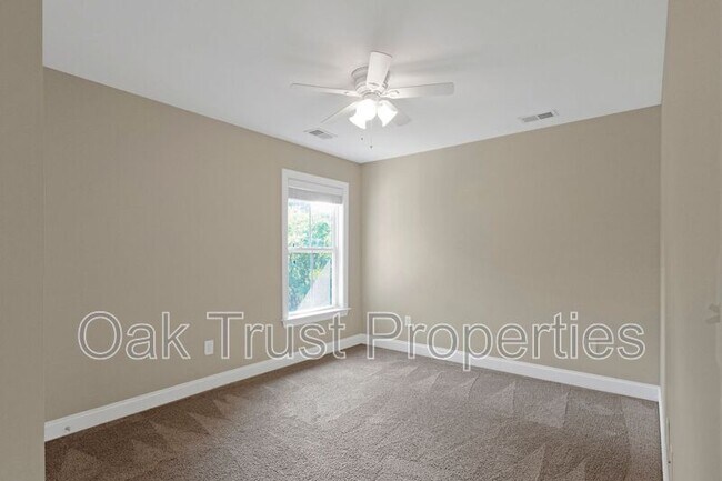 Building Photo - 5185 Celtic Dr