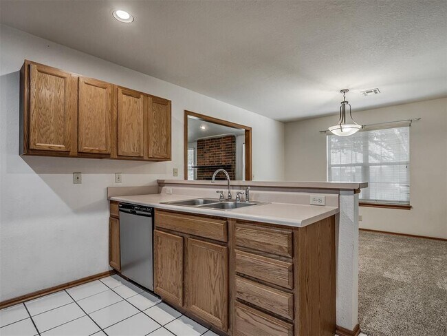 Building Photo - 304 Eccell Ct