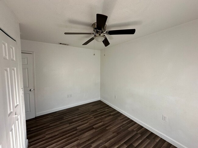 Building Photo - 3 Bed 3 Bath Townhouse