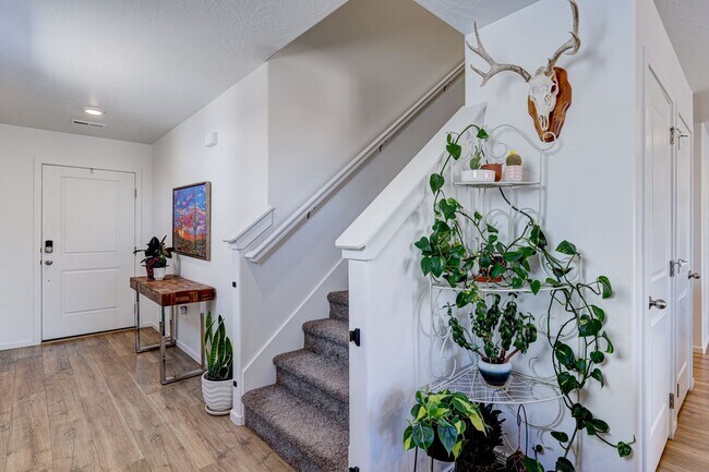 Building Photo - 3 BEDROOM Long Valley Townhome with all the Amenities