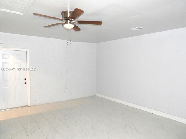 Building Photo - 9331 NW 33rd Manor