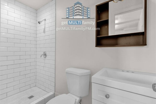 Building Photo - 325 N 17th Dr