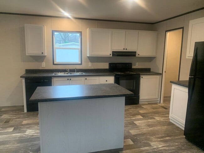 Building Photo - For Rent: 3 Bedroom, 2 Bath Newer Mobile Home.