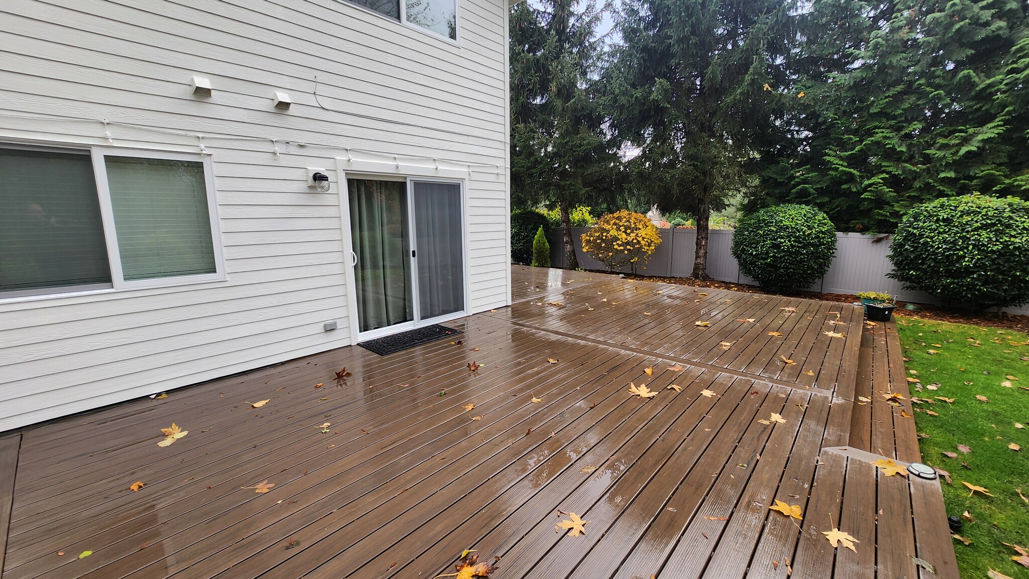 Huge back deck off of kitchen - 7409 245th Way NE