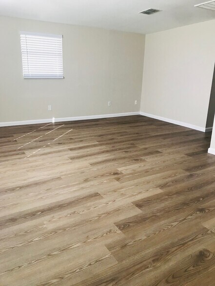 Large Living Room - 5015 Santee St