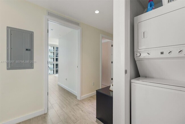 Building Photo - 1080 Brickell Ave