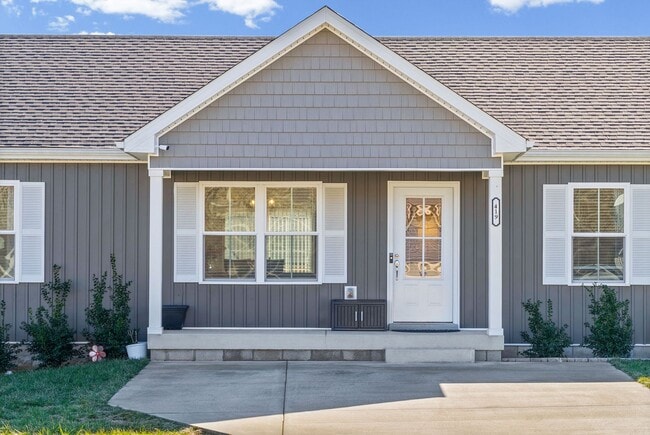 Building Photo - 3 Bedroom 2 Full Bath Home For Rent near Post!