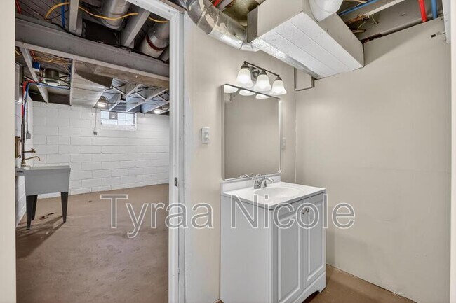 Building Photo - 19750 Mark Twain St