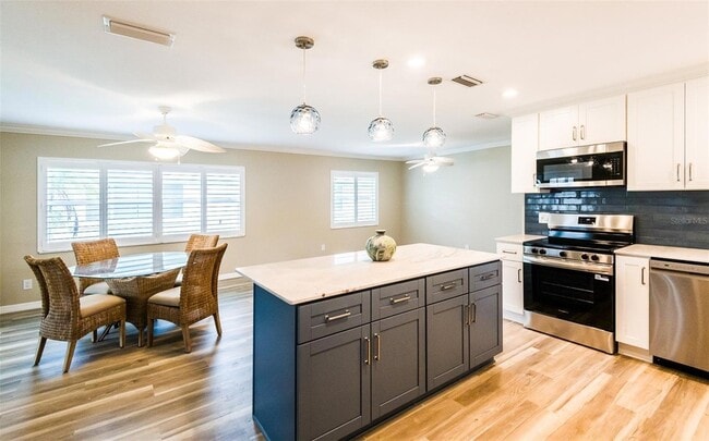 Building Photo - 1900 Benjamin Franklin Dr