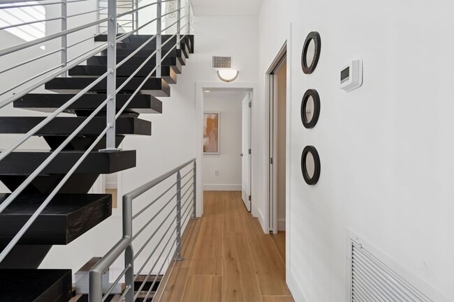 Building Photo - 1343 4th St