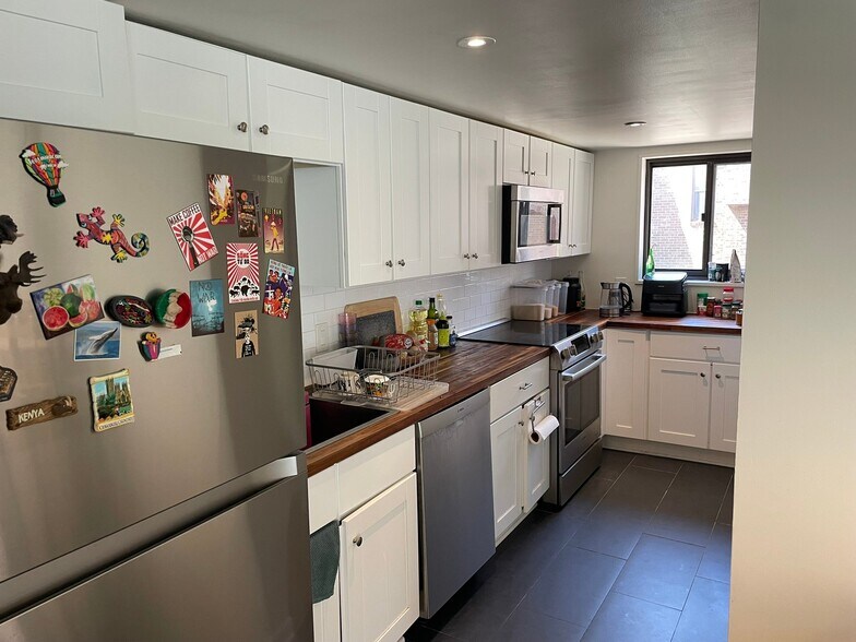 Building Photo - 1321 I St NE