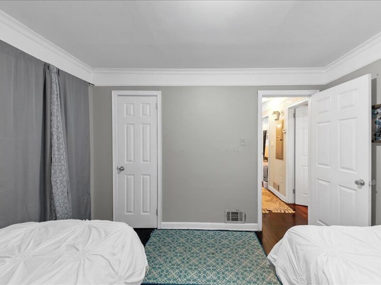 Building Photo - 1410 N Druid Hills Rd