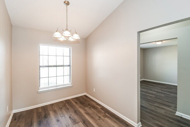 Building Photo - 596 Artesian Ln