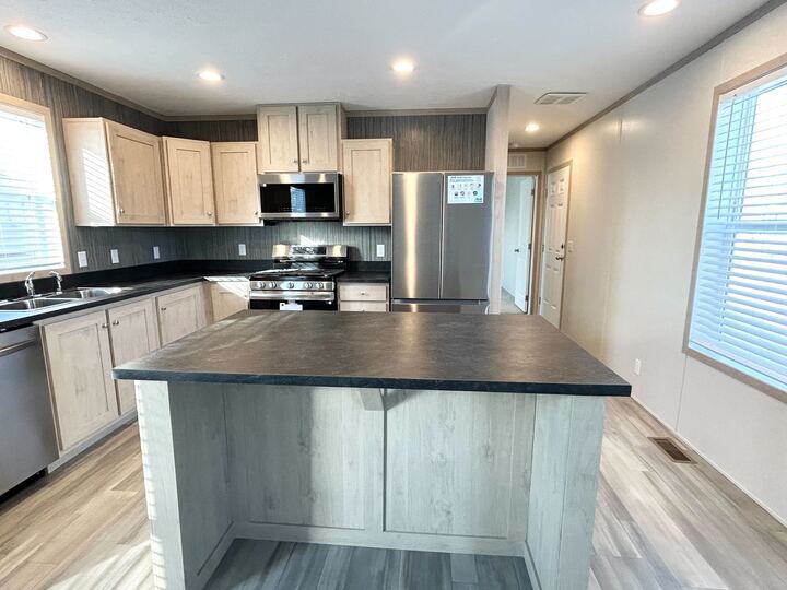 Building Photo - 29773 W Deerfield Ct