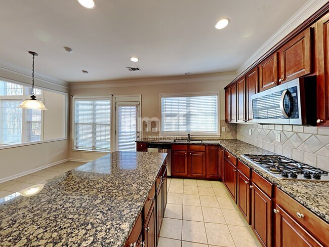 Building Photo - 407 Pinoak Dr