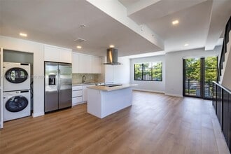 Building Photo - 1376 SW 4th St