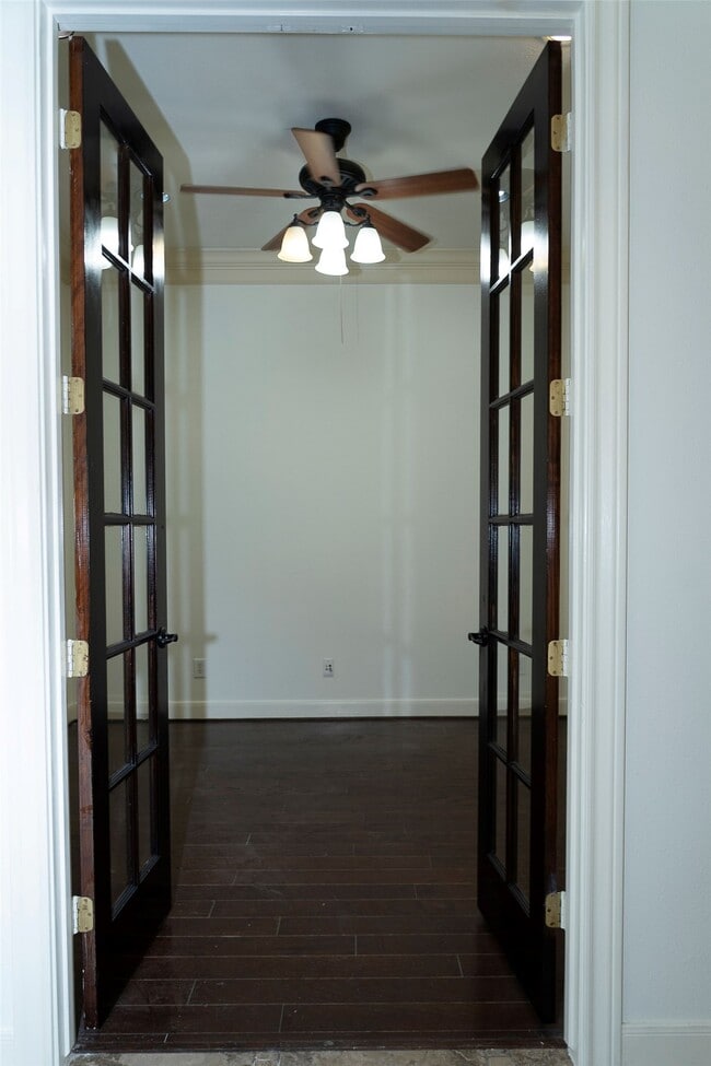 Building Photo - 9230 Hernshead Ln