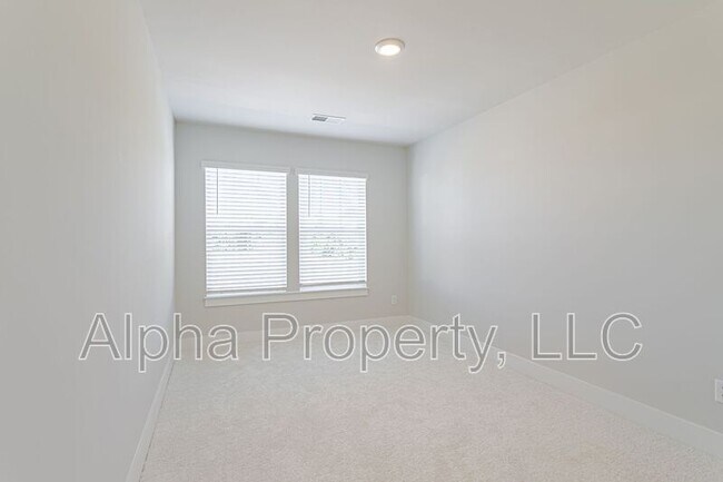 Building Photo - 302 Marston Ln