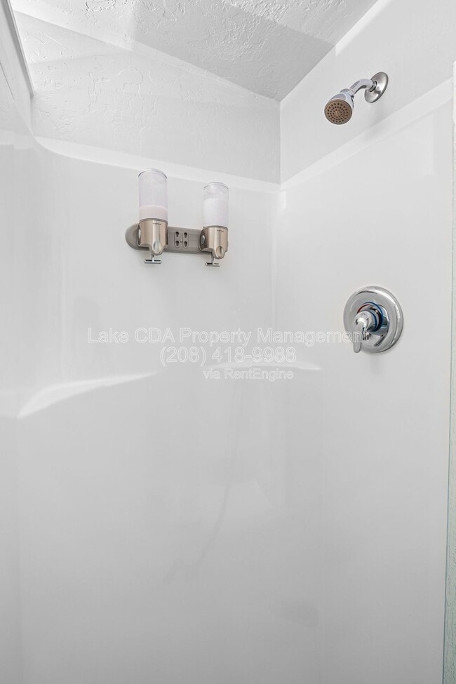 Building Photo - 3870 N Honeysuckle Dr