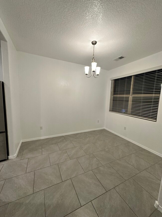 Building Photo - 1830 Goldenflare Loop NE