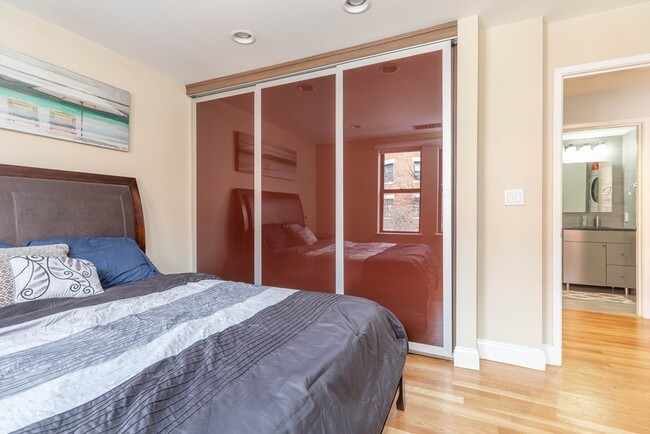 Building Photo - 108 Gainsborough St