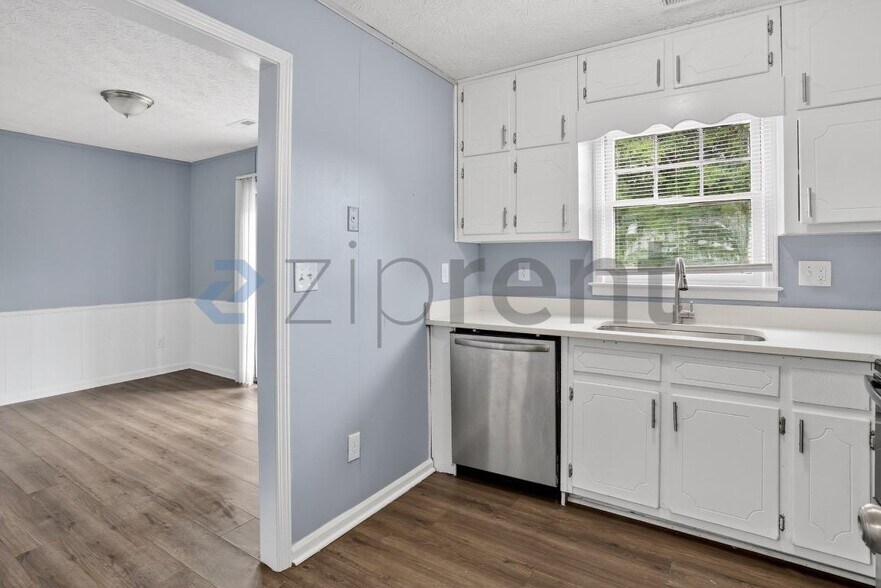 Building Photo - Unit 131