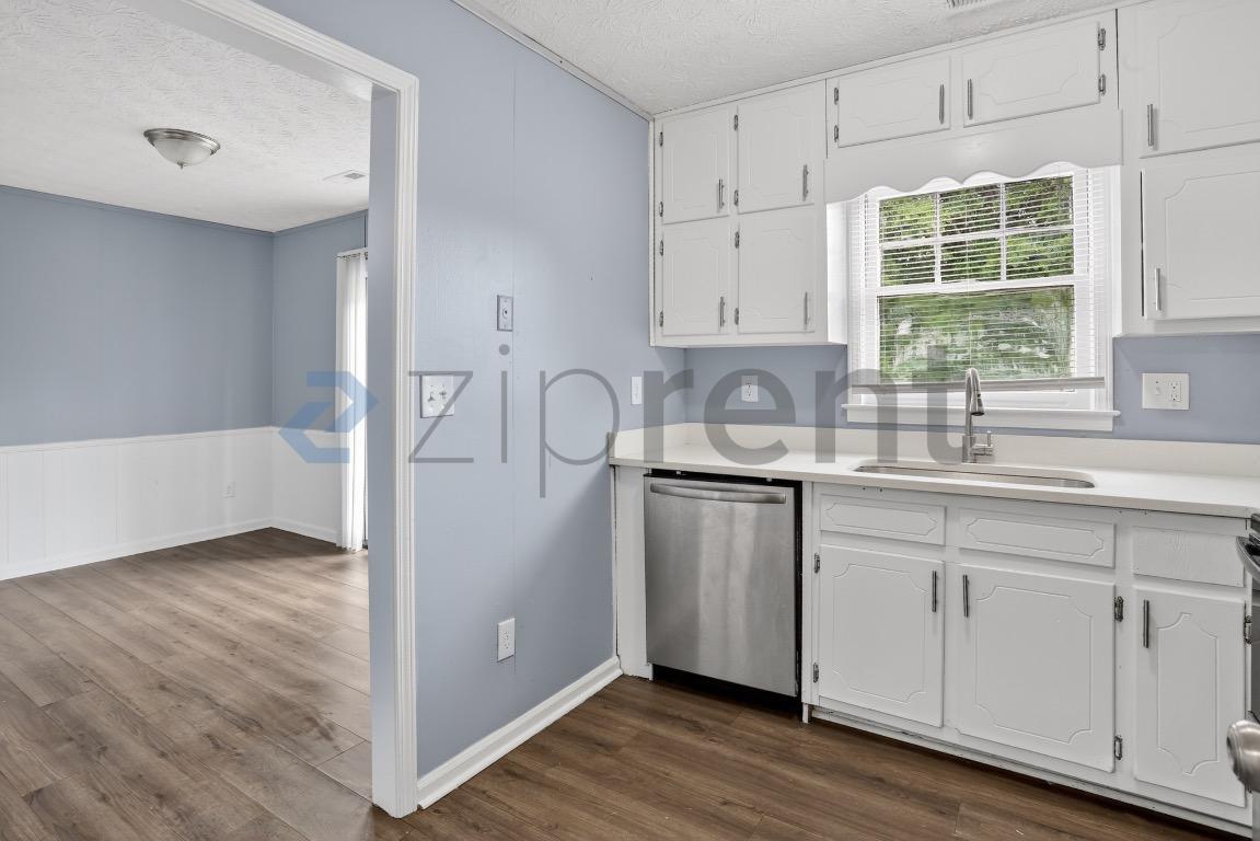 Building Photo - Unit 131
