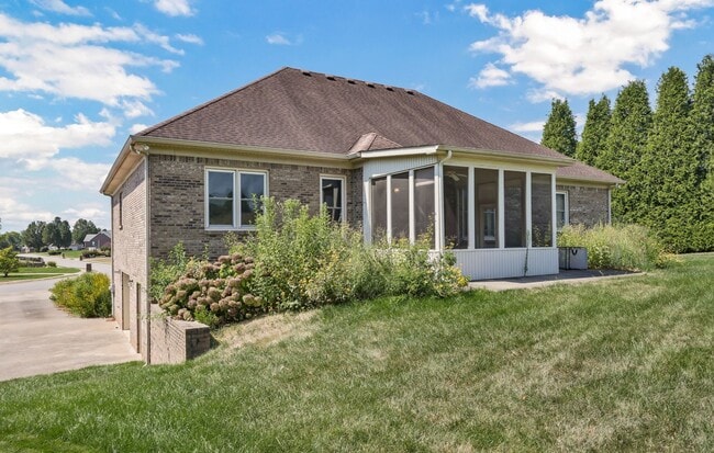 Building Photo - 4276 N Woodstock Dr
