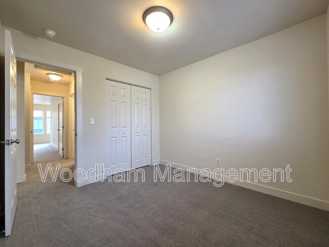 Building Photo - 1759 W Kagy Blvd