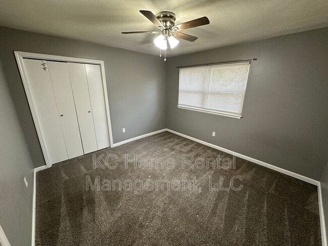 Building Photo - 800 S Willow Dr