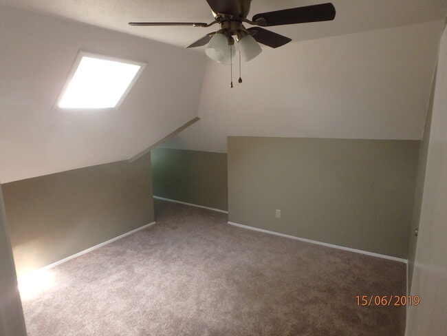 Building Photo - 400 SW Lindenwood Ave