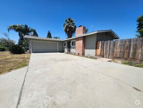 Building Photo - Spacious 3 Bedroom, 3 Bathroom Home Now Av...