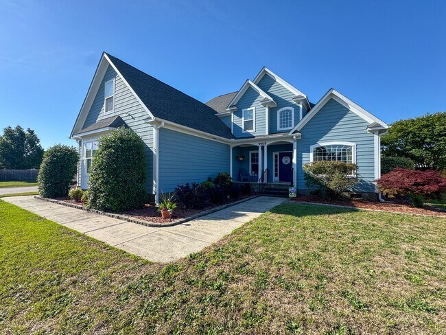 Building Photo - Well-Maintained 4 Bed 2.5 Bath Home with a Pool