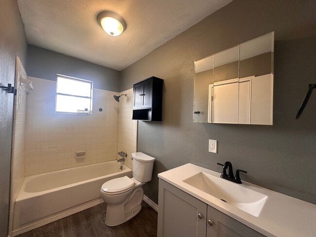 Building Photo - Fully Remodeled 2/1 in Bangs ISD