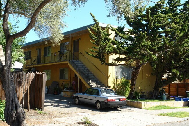 Primary Photo - 1735 Carleton St