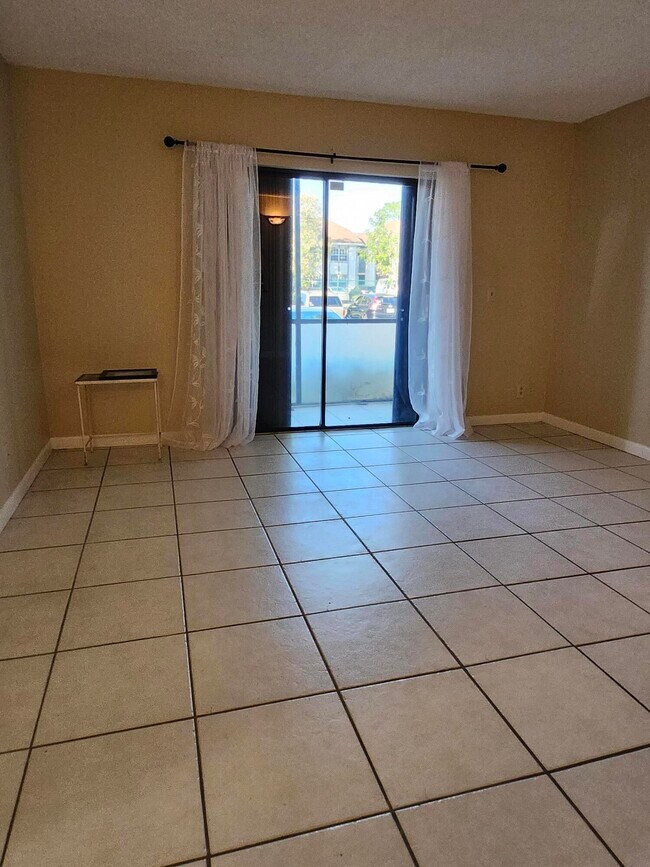 Building Photo - 545 Trace Cir