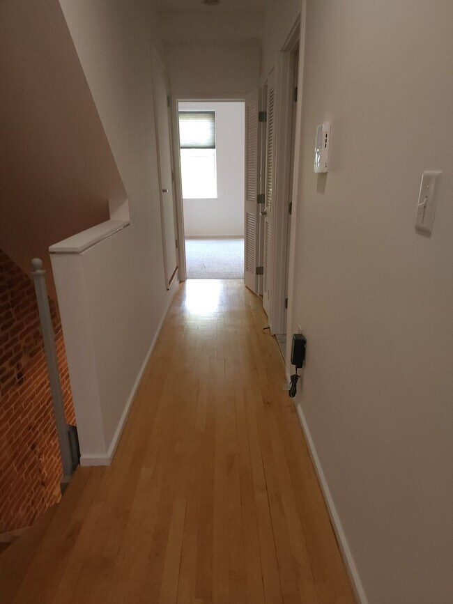 Building Photo - 4 E Henrietta St