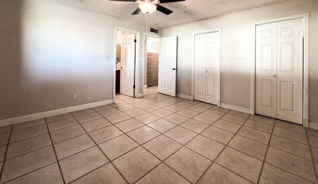Building Photo - "Spacious 4-Bedroom, 2-Bathroom in Yuma!"
