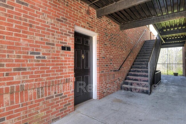 Building Photo - 320 Peachtree St