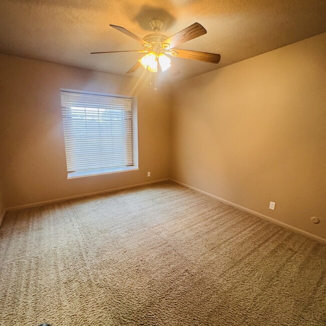 Building Photo - Welcome to your new 2 Bedroom Townhome located at Maison Helena Townhomes.