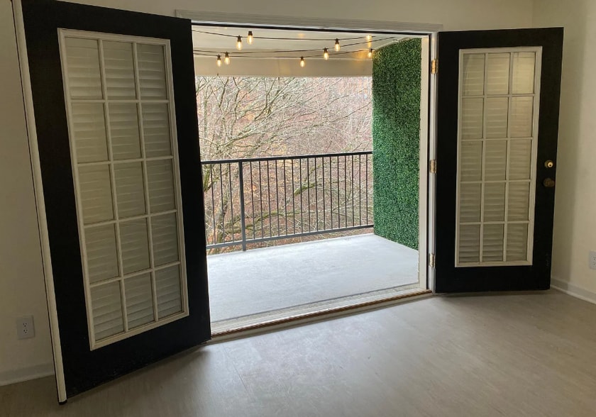 Building Photo - 3615 Essex Ave