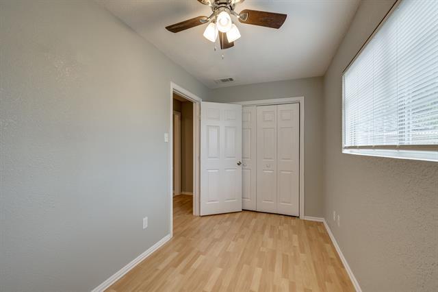 Building Photo - 5320 Lovell Ave