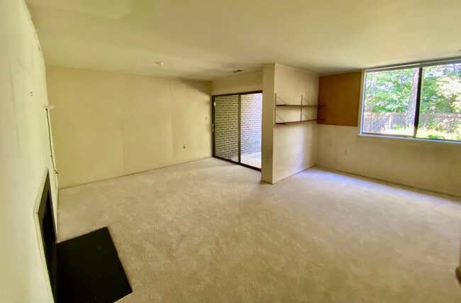 Building Photo - 8113 Inverness Ridge Rd