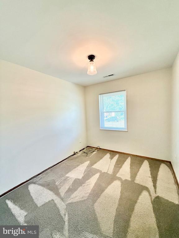 Building Photo - 6219 Yellowstone Dr